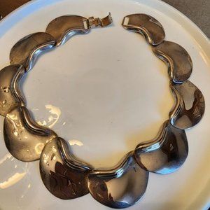 STERLING VINTAGE BIB NECKLACE. KIDNEY SHAPE LAYERED PIECES 21"